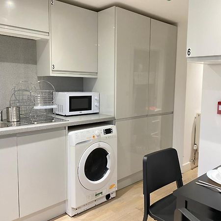 Cozy En-Suite Near Stratford Лондон Екстериор снимка
