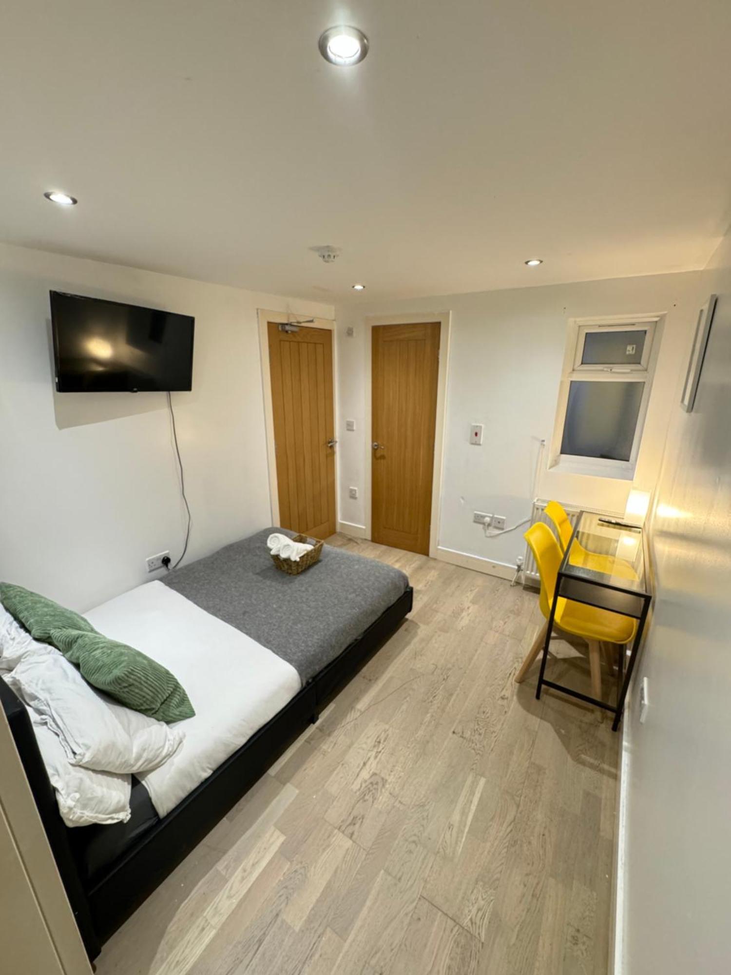 Cozy En-Suite Near Stratford Лондон Екстериор снимка
